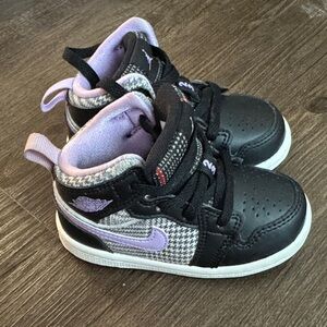 Nike Kids Black and Lavender Sneakers